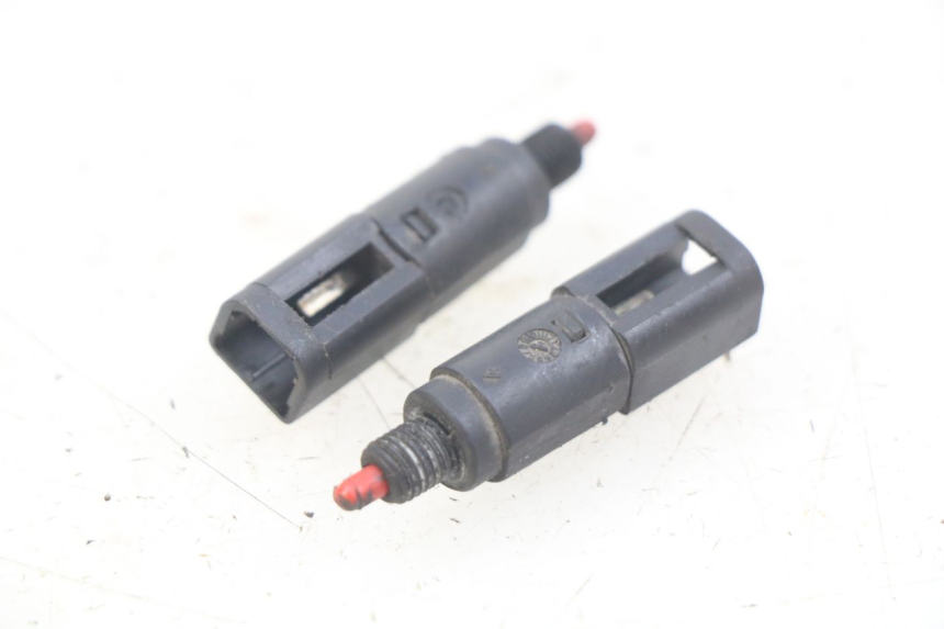 photo de CONTACTEUR FEU STOP PIAGGIO VESPA S 2T 50 (2007 - 2014) - Zoom état d’usage