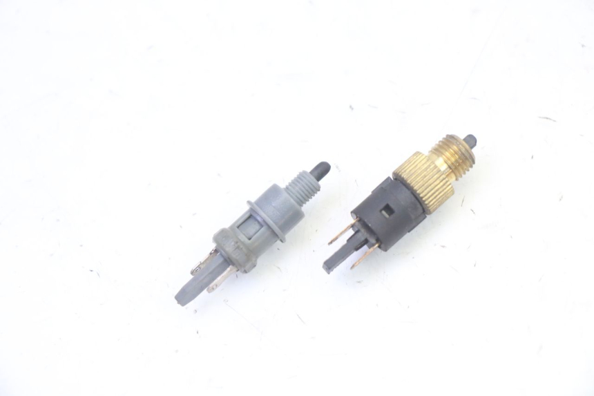 photo de CONTACTEUR FEU STOP PEUGEOT VIVACITY NEW 4T 50 (2008 - 2017) - Zoom état d’usage