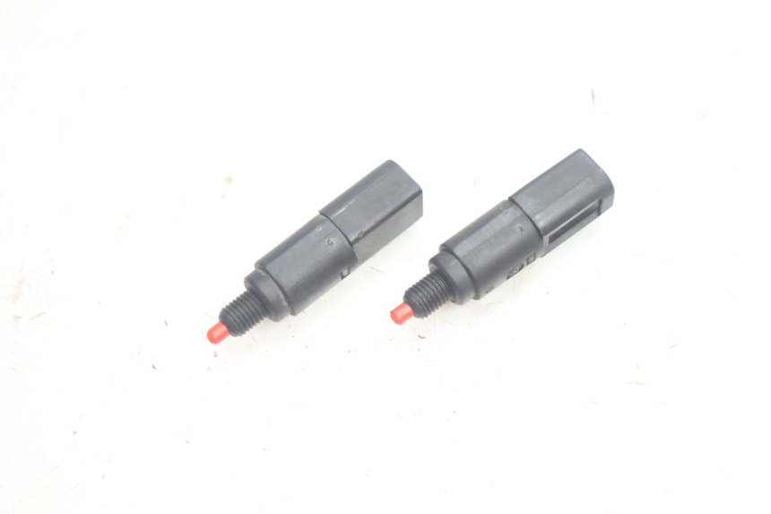 photo de CONTACTEUR FEU STOP PIAGGIO X9 EVOLUTION 125 (2003 - 2007) - Zoom état d’usage