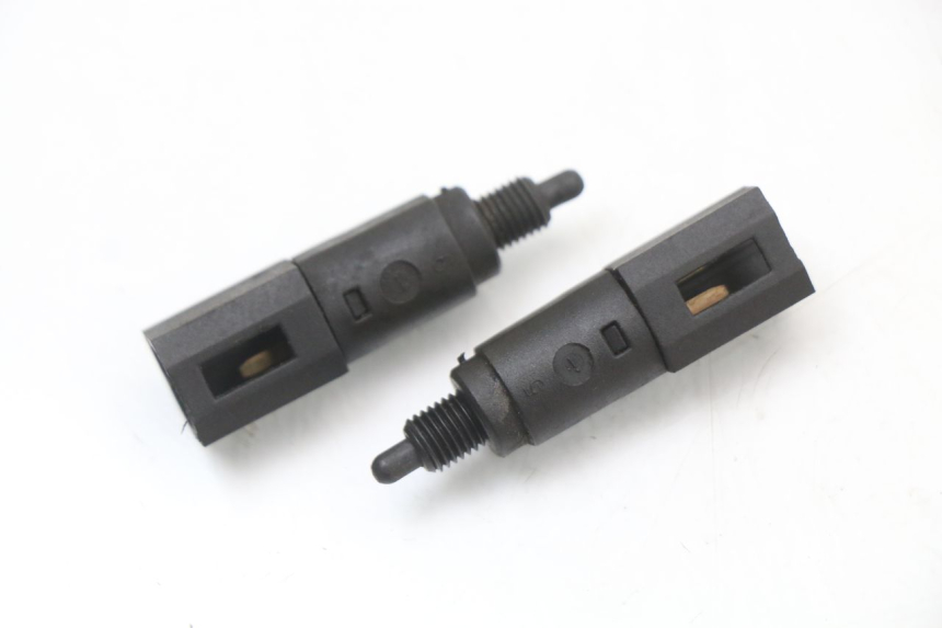 photo de CONTACTEUR FEU STOP PIAGGIO X9 125 (2000 - 2003) - Vue principale