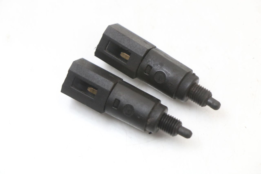 photo de CONTACTEUR FEU STOP PIAGGIO X9 125 (2000 - 2003) - Détail de la pièce