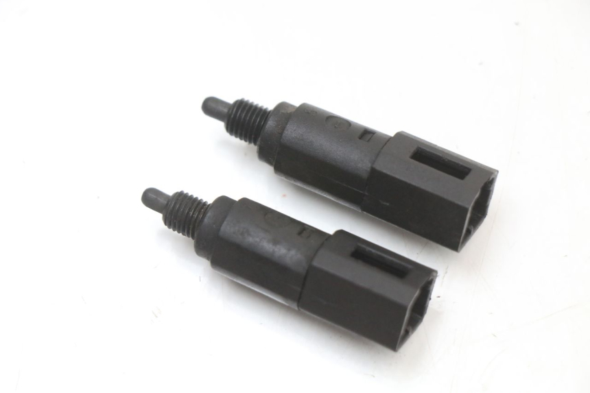 photo de CONTACTEUR FEU STOP PIAGGIO X9 125 (2000 - 2003) - Zoom état d’usage