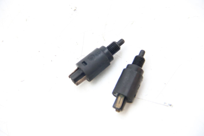 photo de CONTACTEUR FEU STOP PIAGGIO XEVO - X EVO 125 (2007 - 2017) - Zoom état d’usage