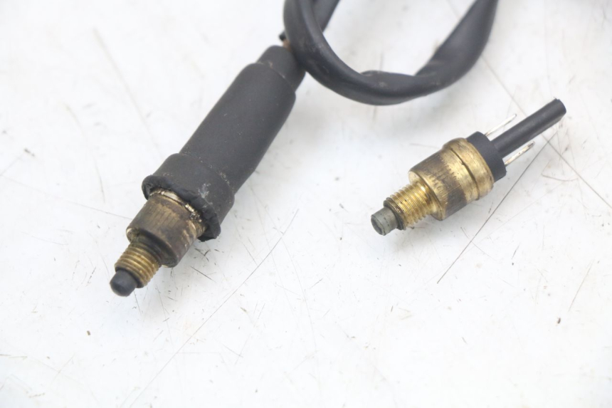 photo de CONTACTEUR FEU STOP YAMAHA BW'S NG NEXT GENERATION 50 (1996 - 2003) - Zoom état d’usage