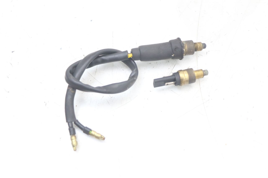 photo de CONTACTEUR FEU STOP YAMAHA BW'S NG NEXT GENERATION 50 (1996 - 2003) - Gros plan technique