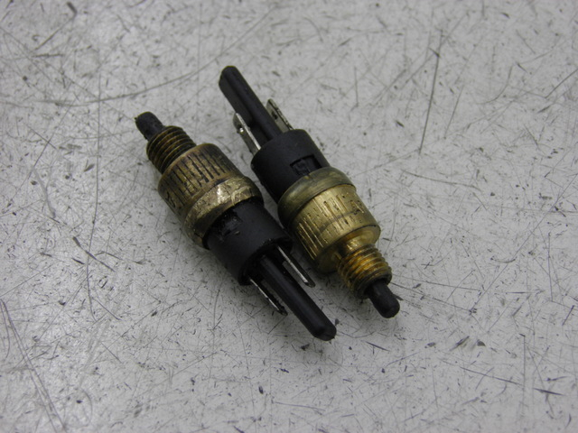 photo de CONTACTEUR FEU STOP YAMAHA YN NEO'S 50 (1997 - 2004) - Vue principale