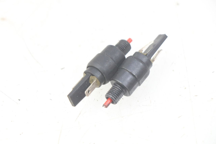 photo de CONTACTEUR FEU STOP PIAGGIO ZIP 4T 50 (2018 - 2020) - Détail de la pièce