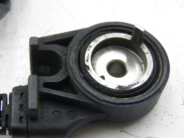 photo de COUPE CONTACT BEQUILLE HONDA FES PANTHEON 125 (2003 - 2007) - Détail de la pièce