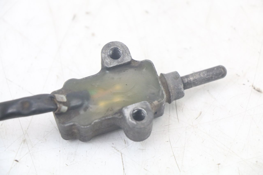 photo de COUPE CONTACT BEQUILLE TRIUMPH SPEED TRIPLE T301 900 (1994 - 1996) - Gros plan technique