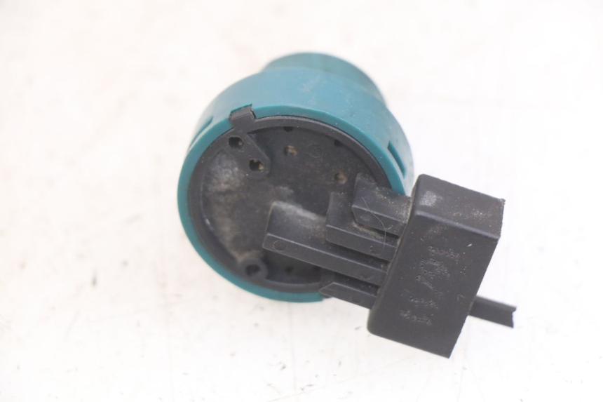 photo de COUPE CONTACT PIAGGIO FLY 2T 50 (2004 - 2017) - Autre angle de vue