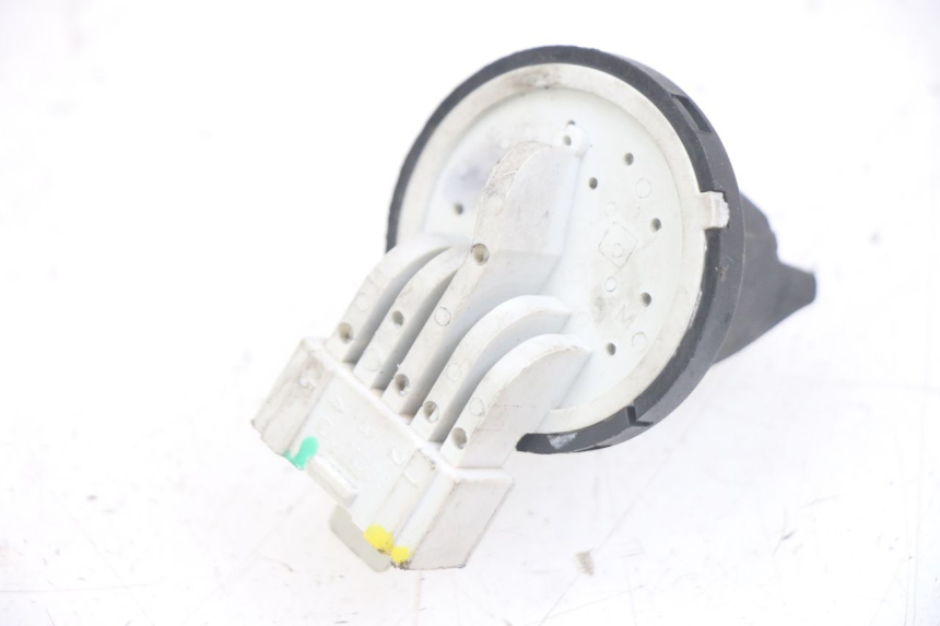 photo de COUPE CONTACT PIAGGIO MEDLEY 125 (2016 - 2023) - Détail de la pièce