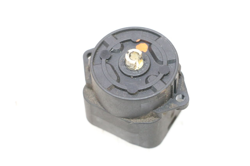 photo de COUPE CONTACT PIAGGIO MP3 RL 250 (2006 - 2010) - Autre angle de vue