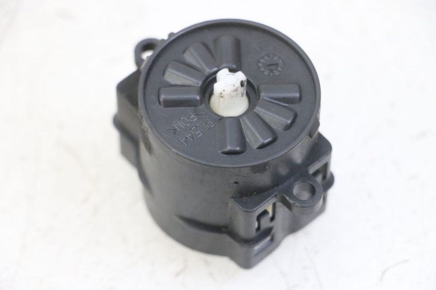 photo de COUPE CONTACT GILERA NEXUS 125 (2009 - 2013) - Détail de la pièce