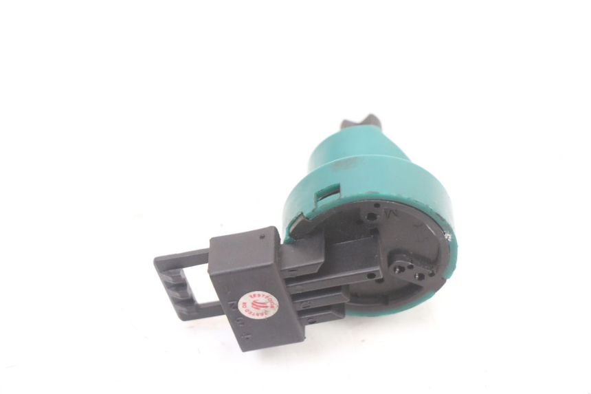 photo de COUPE CONTACT PIAGGIO NRG POWER PUREJET 50 (2018 - 2021) - Autre angle de vue