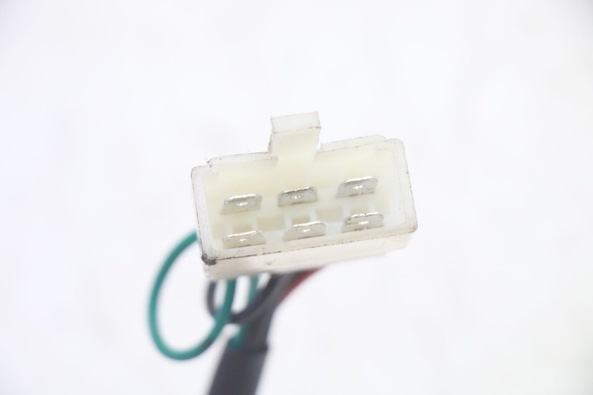 photo de COUPE CONTACT PEUGEOT TWEET PRO EFI 4T 50 (2021 - 2022) - Gros plan technique