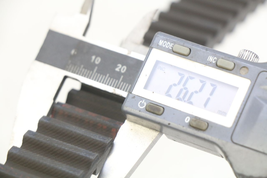 photo de COURROIE HONDA FJS SILVERWING SILVER WING 400 (2009 - 2016) - Détail de la pièce