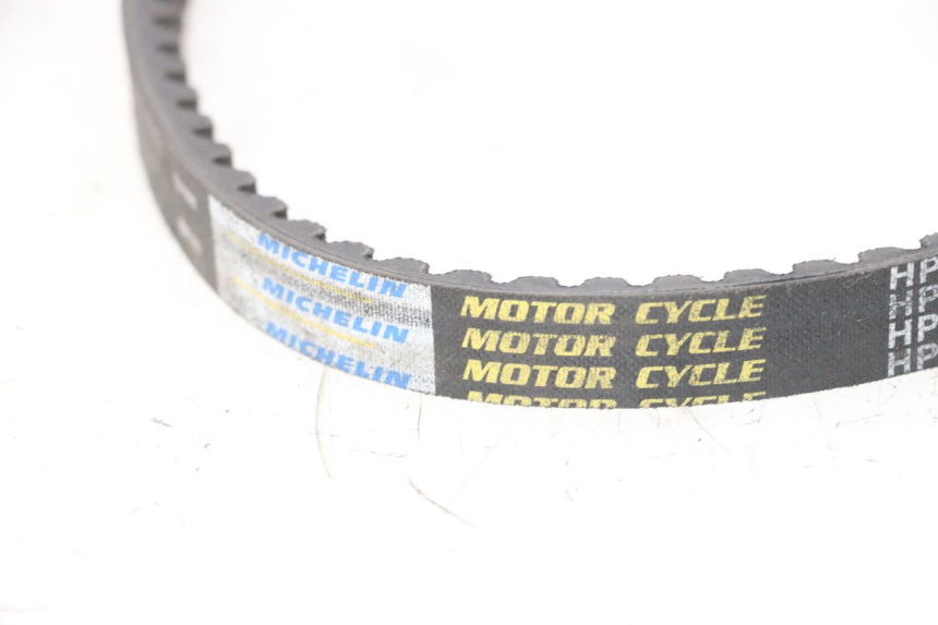 photo de COURROIE PEUGEOT KISBEE 4T 50 (2018 - 2022) - Gros plan technique