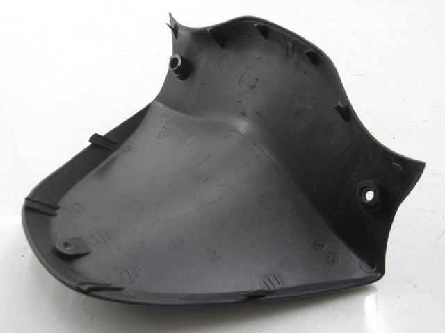 photo de COUVRE GUIDON  PIAGGIO X8 STREET 125 (2006 - 2007) - Détail de la pièce