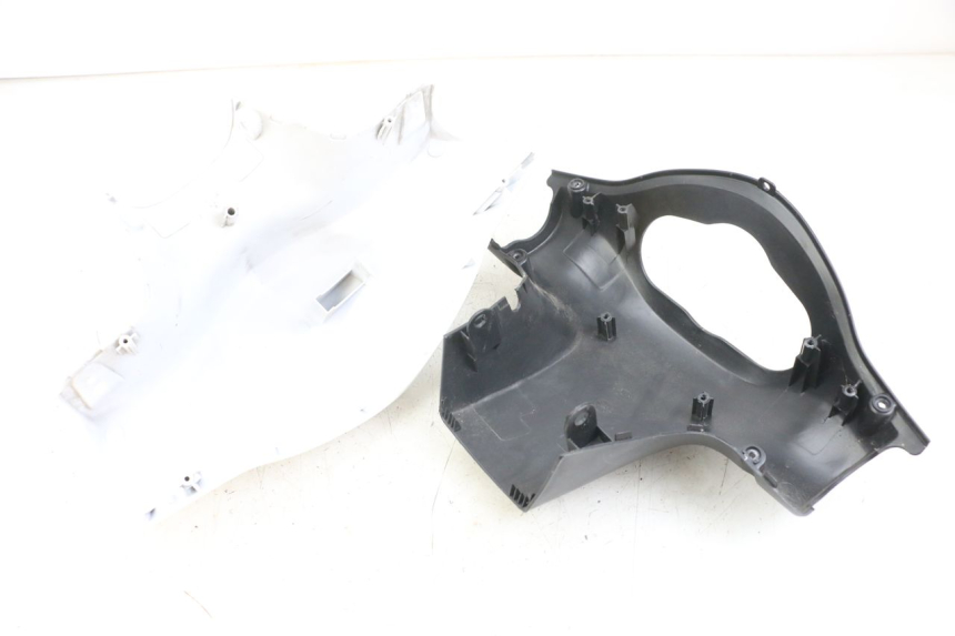 photo de COUVRE GUIDON KYMCO AGILITY 4T 50 (2018 - 2022) - Détail de la pièce