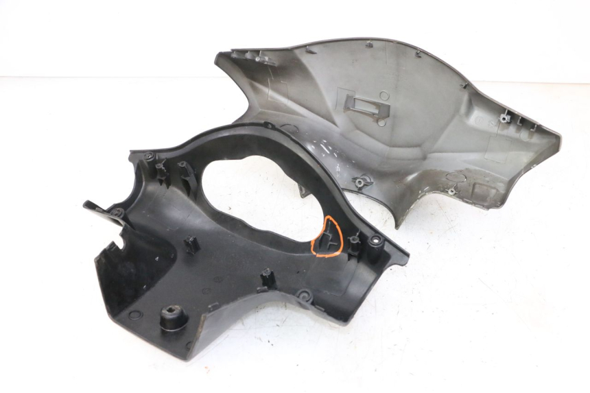 photo de COUVRE GUIDON  KYMCO AGILITY 4T 50 (2005 - 2018) - Détail de la pièce