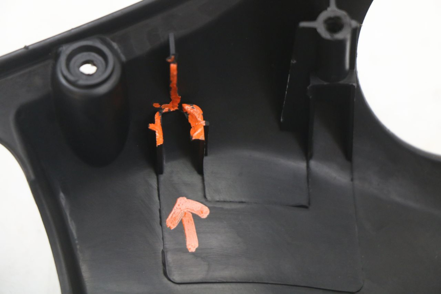 photo de COUVRE GUIDON ARRIERE KYMCO AGILITY CARRY 50 (2011 - 2020) - État de surface