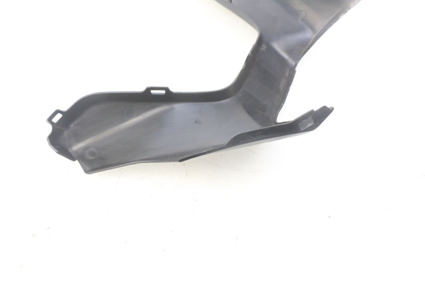 photo de COUVRE GUIDON ARRIERE SUZUKI AN BURGMAN 400 (2006 - 2010) - Zoom état d’usage