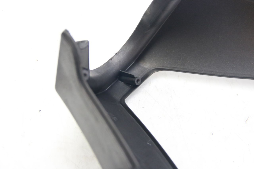 photo de COUVRE GUIDON ARRIERE APRILIA ATLANTIC 500 (2002 - 2003) - Points de fixation