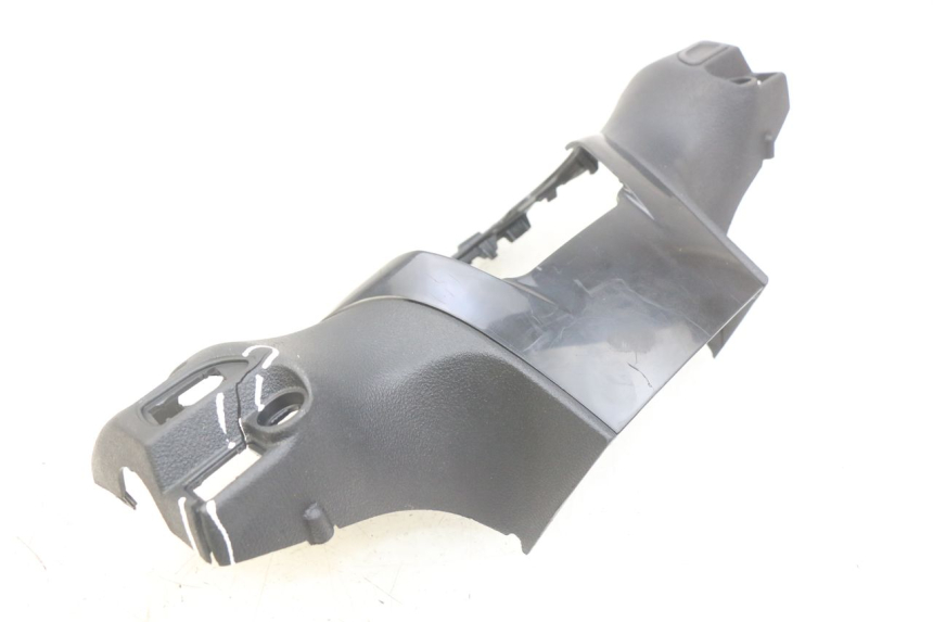 photo de COUVRE GUIDON ARRIERE PIAGGIO BEVERLY 125 (2010 - 2015) - Points de fixation