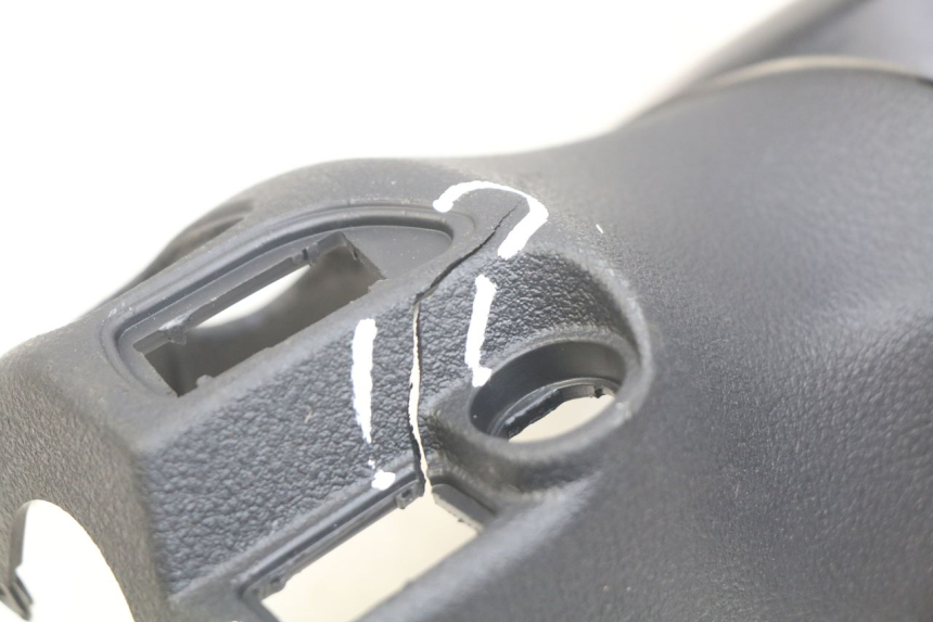 photo de COUVRE GUIDON ARRIERE PIAGGIO BEVERLY 125 (2010 - 2015) - Pièce contrôlée