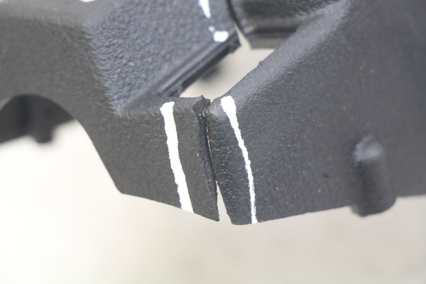 photo de COUVRE GUIDON ARRIERE PIAGGIO BEVERLY 125 (2010 - 2015) - Marquages et références