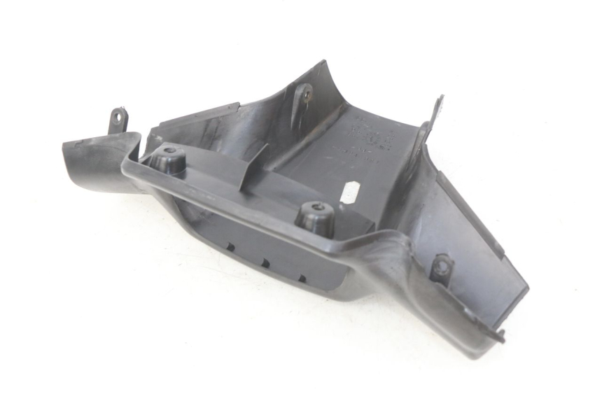 photo de COUVRE GUIDON ARRIERE MBK BOOSTER NEXT GENERATION 50 (2004 - 2007) - Détail de la pièce