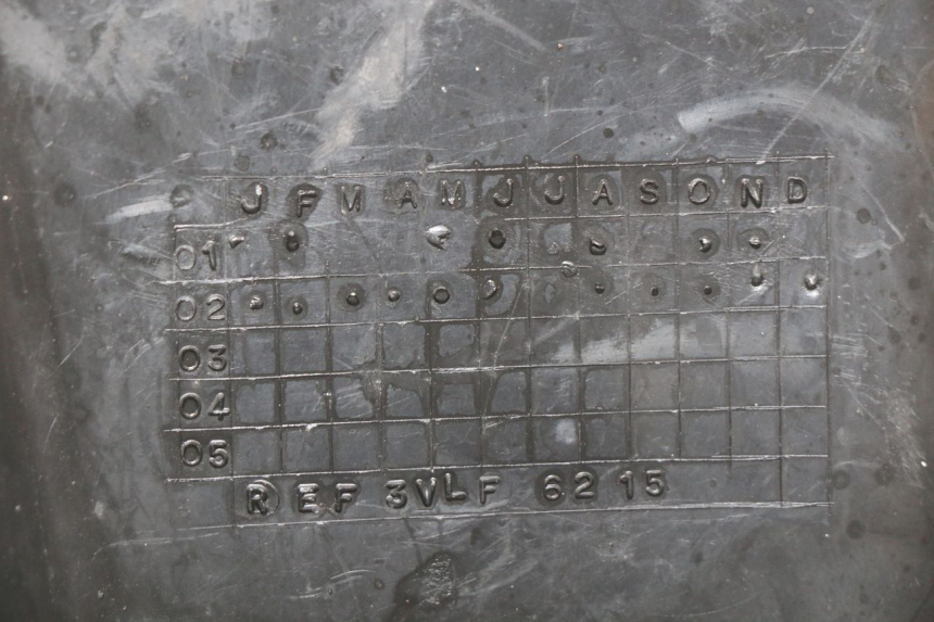 photo de COUVRE GUIDON ARRIERE MBK BOOSTER SPIRIT 50 (1999 - 2003) - Détail de la pièce