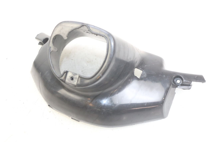 photo de COUVRE GUIDON ARRIERE MBK BOOSTER SPIRIT 50 (1999 - 2003) - Gros plan technique