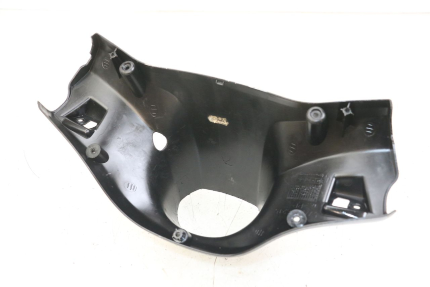 photo de COUVRE GUIDON ARRIERE MBK BOOSTER SPIRIT 50 (2004 - 2017) - Détail de la pièce