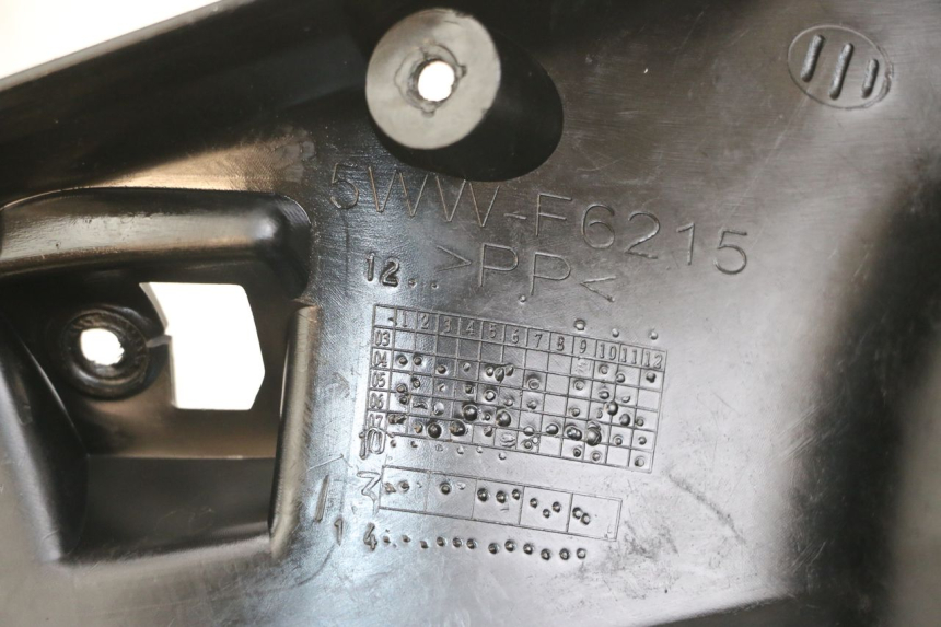 photo de COUVRE GUIDON ARRIERE MBK BOOSTER SPIRIT 50 (2004 - 2017) - Zoom état d’usage