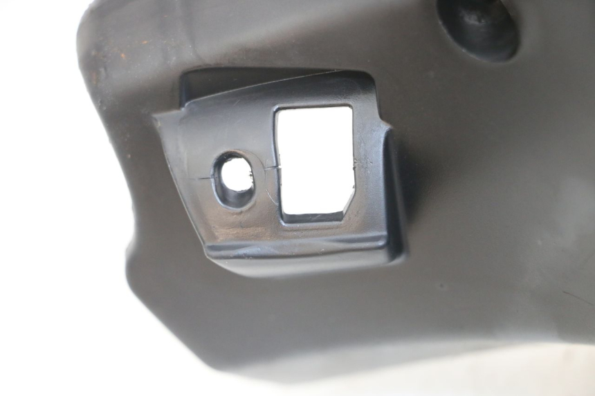 photo de COUVRE GUIDON ARRIERE MBK BOOSTER SPIRIT 50 (2004 - 2017) - Autre angle de vue