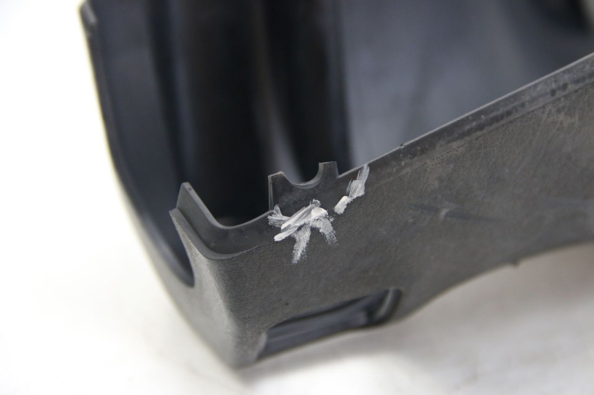 photo de COUVRE GUIDON ARRIERE DERBI BOULEVARD 50 (2009 - 2006) - Gros plan technique