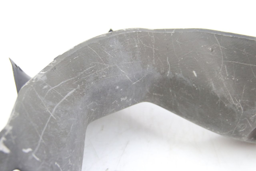 photo de COUVRE GUIDON ARRIERE SUZUKI BURGMAN 125 (2007 - 2014) - Détails caractéristiques