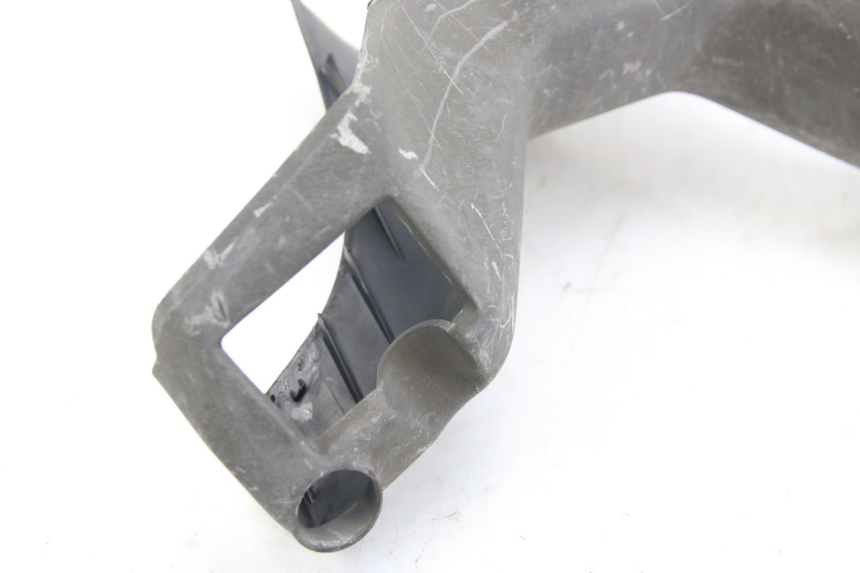 photo de COUVRE GUIDON ARRIERE SUZUKI BURGMAN 125 (2007 - 2014) - Zoom composants