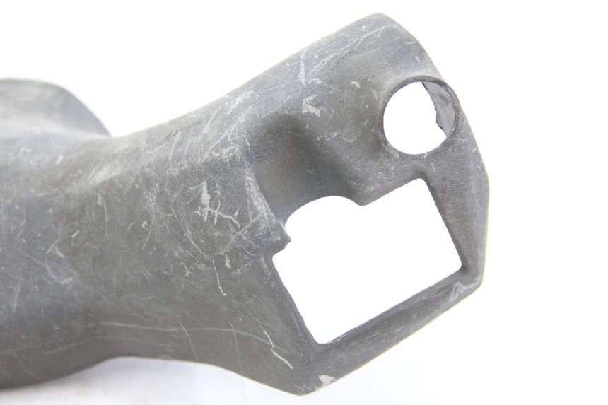 photo de COUVRE GUIDON ARRIERE SUZUKI BURGMAN 125 (2007 - 2014) - Gros plan technique