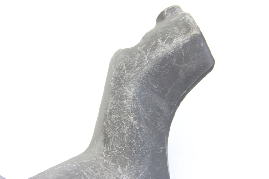 photo de COUVRE GUIDON ARRIERE SUZUKI BURGMAN 125 (2007 - 2014) - État de surface