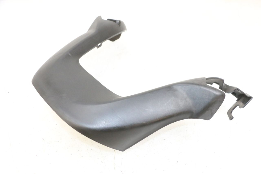 photo de COUVRE GUIDON ARRIERE SUZUKI BURGMAN 650 (2013 - 2020) - Détail de la pièce