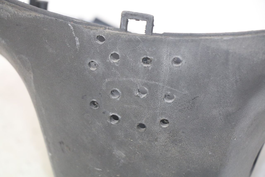 photo de COUVRE GUIDON ARRIERE TGB CITY 2 50 (2009 - 2013) - Gros plan technique