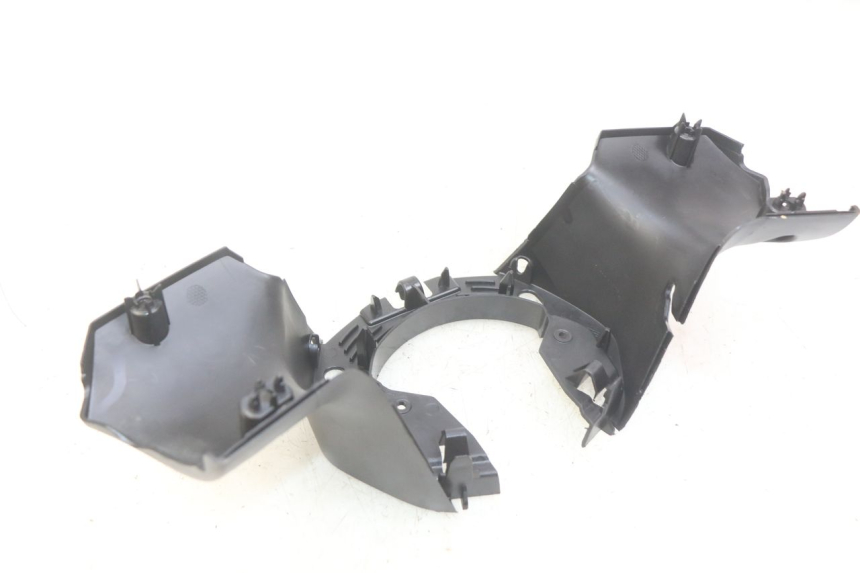 photo de COUVRE GUIDON ARRIERE PEUGEOT CITYSTAR AIR 125 (2014 - 2017) - Autre angle de vue