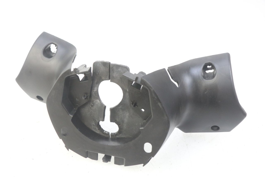 photo de COUVRE GUIDON ARRIERE PEUGEOT CITYSTAR 125 (2011 - 2017) - Gros plan technique