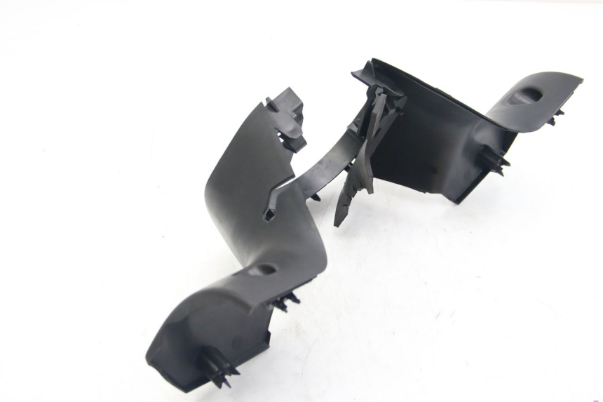 photo de COUVRE GUIDON ARRIERE PEUGEOT CITYSTAR 125 (2011 - 2017) - Vue d’ensemble