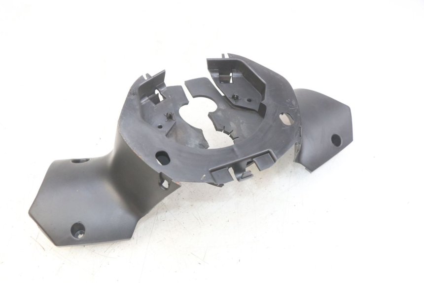 photo de COUVRE GUIDON ARRIERE PEUGEOT CITYSTAR 125 (2011 - 2017) - Détail de la pièce