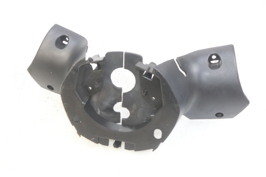 photo de COUVRE GUIDON ARRIERE PEUGEOT CITYSTAR 125 (2011 - 2017) - Autre angle de vue