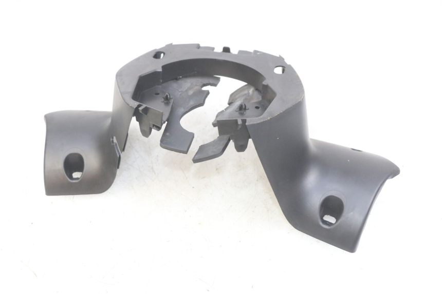 photo de COUVRE GUIDON ARRIERE PEUGEOT CITYSTAR 125 (2011 - 2017) - Gros plan technique