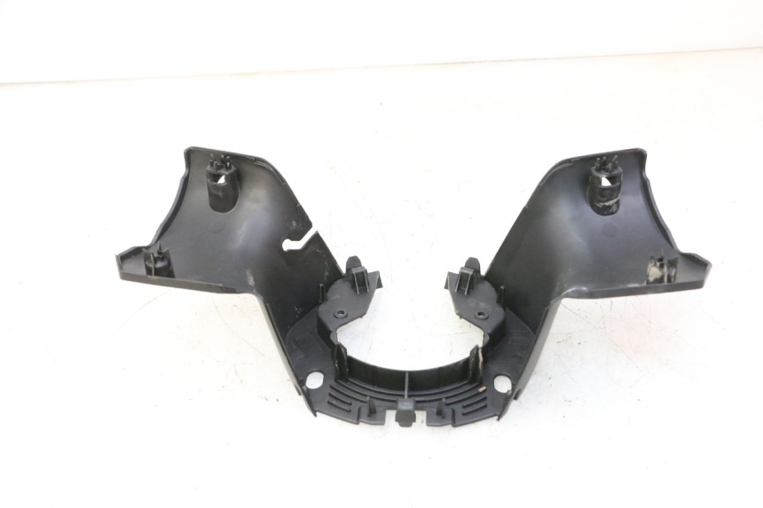 photo de COUVRE GUIDON ARRIERE PEUGEOT CITYSTAR 50 (2013 - 2017) - Gros plan technique